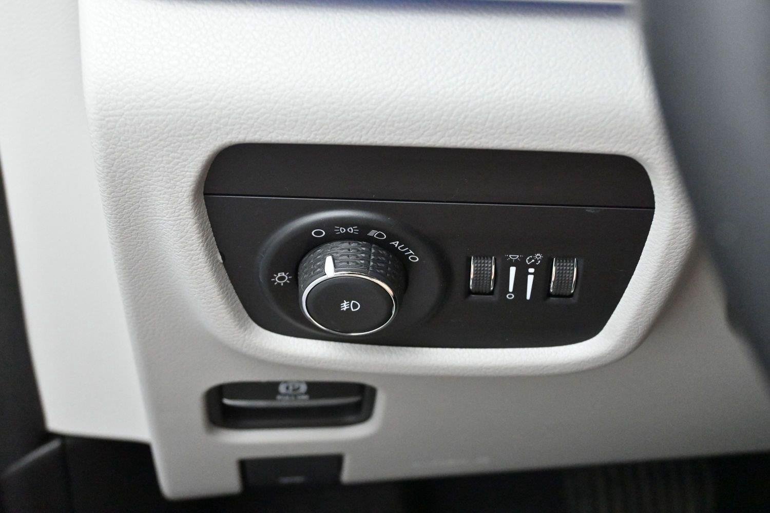 Used 2022 Velvet Red Pearlcoat Jeep Overland image 28