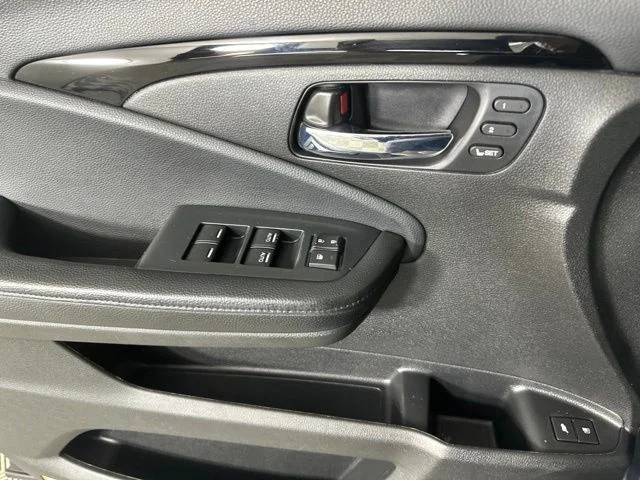 Used 2020 Black Honda Touring image 17