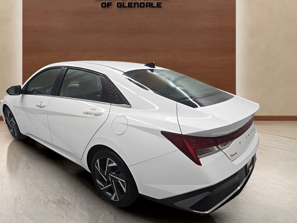 Used 2025 White Hyundai SEL Convenience image 3