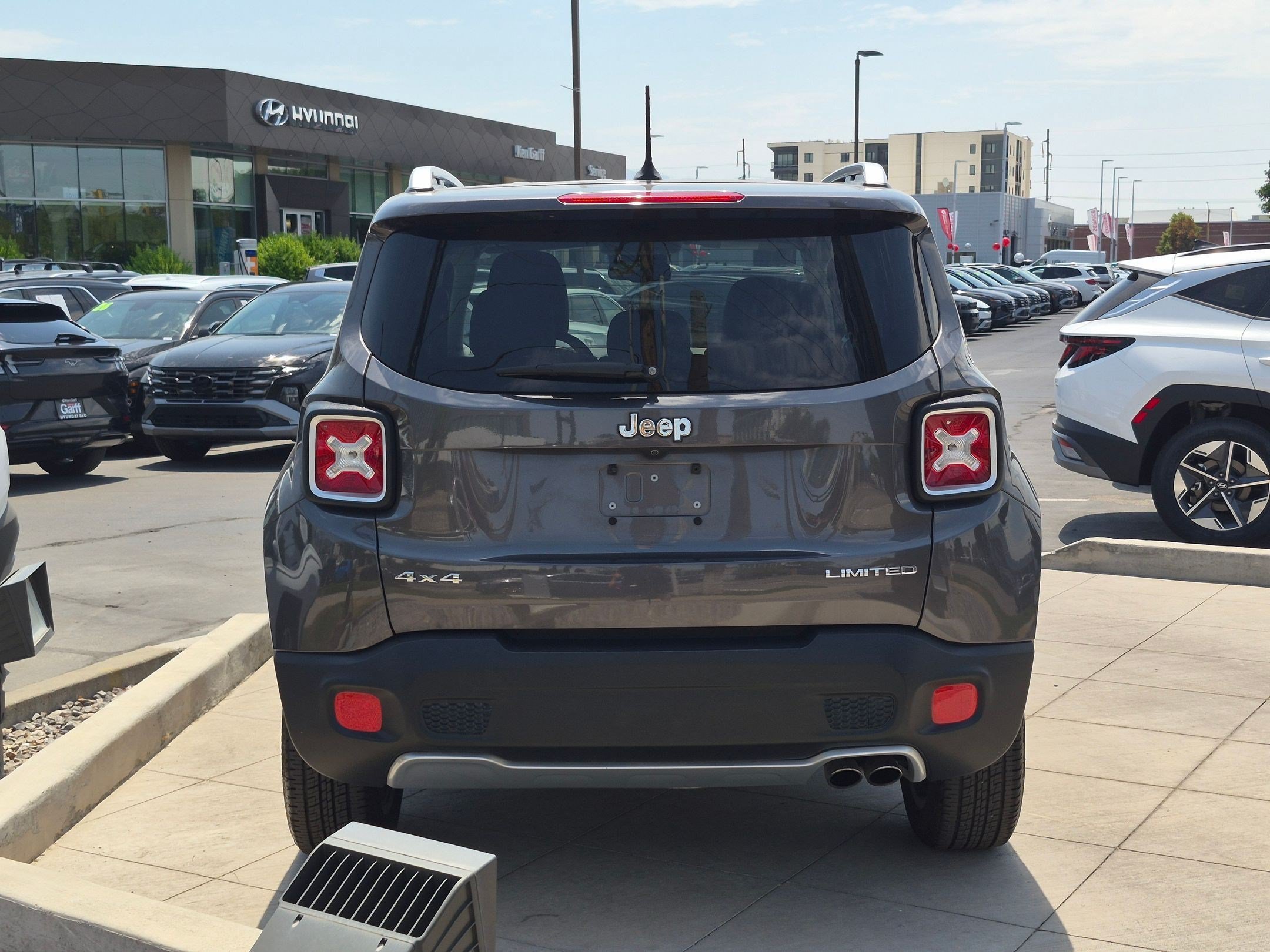 Used 2017 Granite Crystal Metallic Clearcoat Jeep Limited image 4