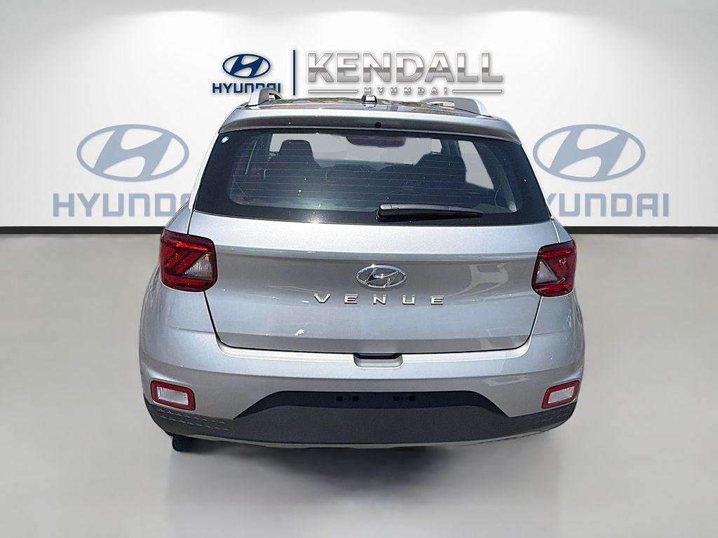 New 2026 Shimmering Silver Hyundai SEL image 5