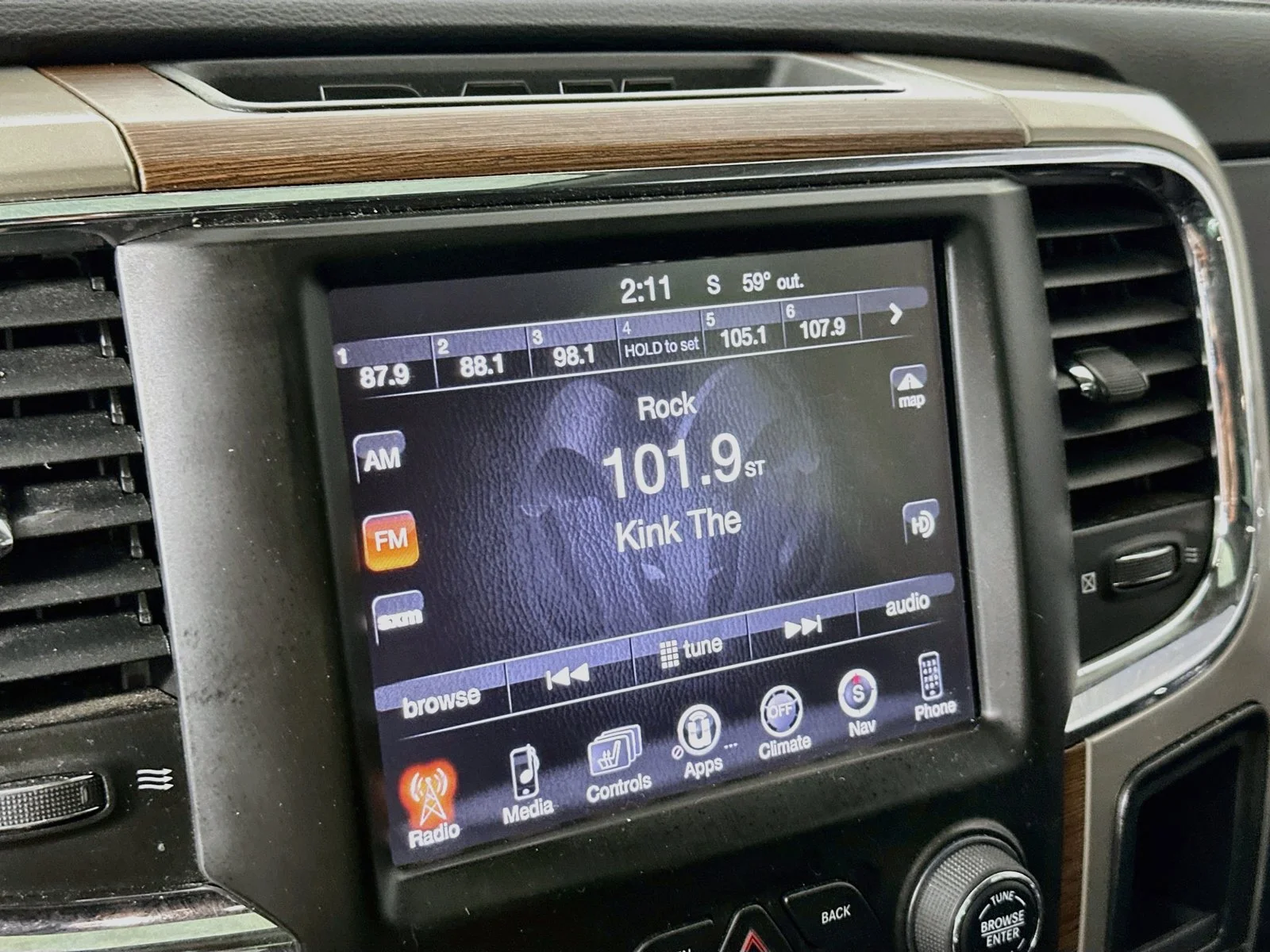 Used 2015  Ram Laramie image 16