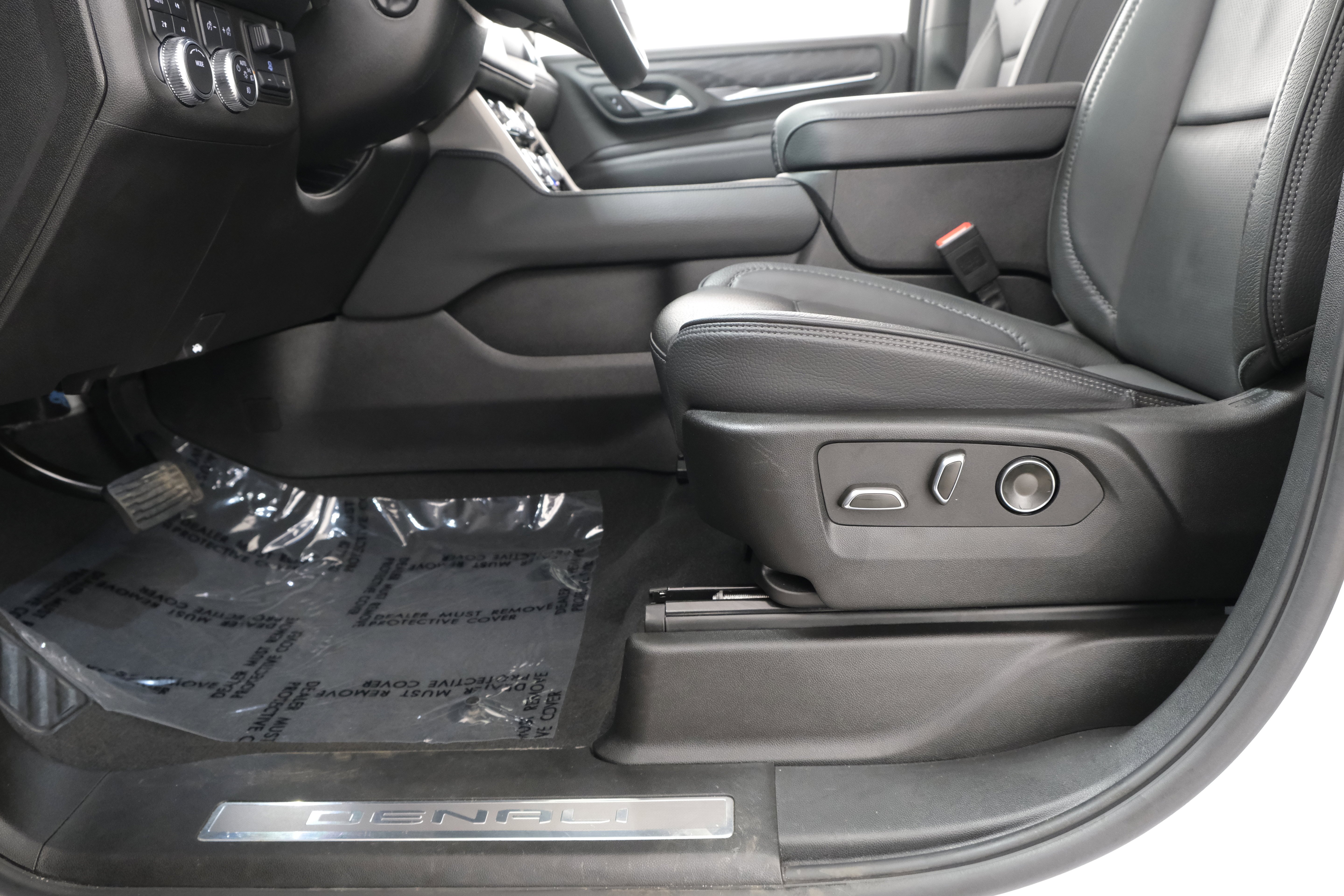 2024 GMC Yukon Denali - Photo 31
