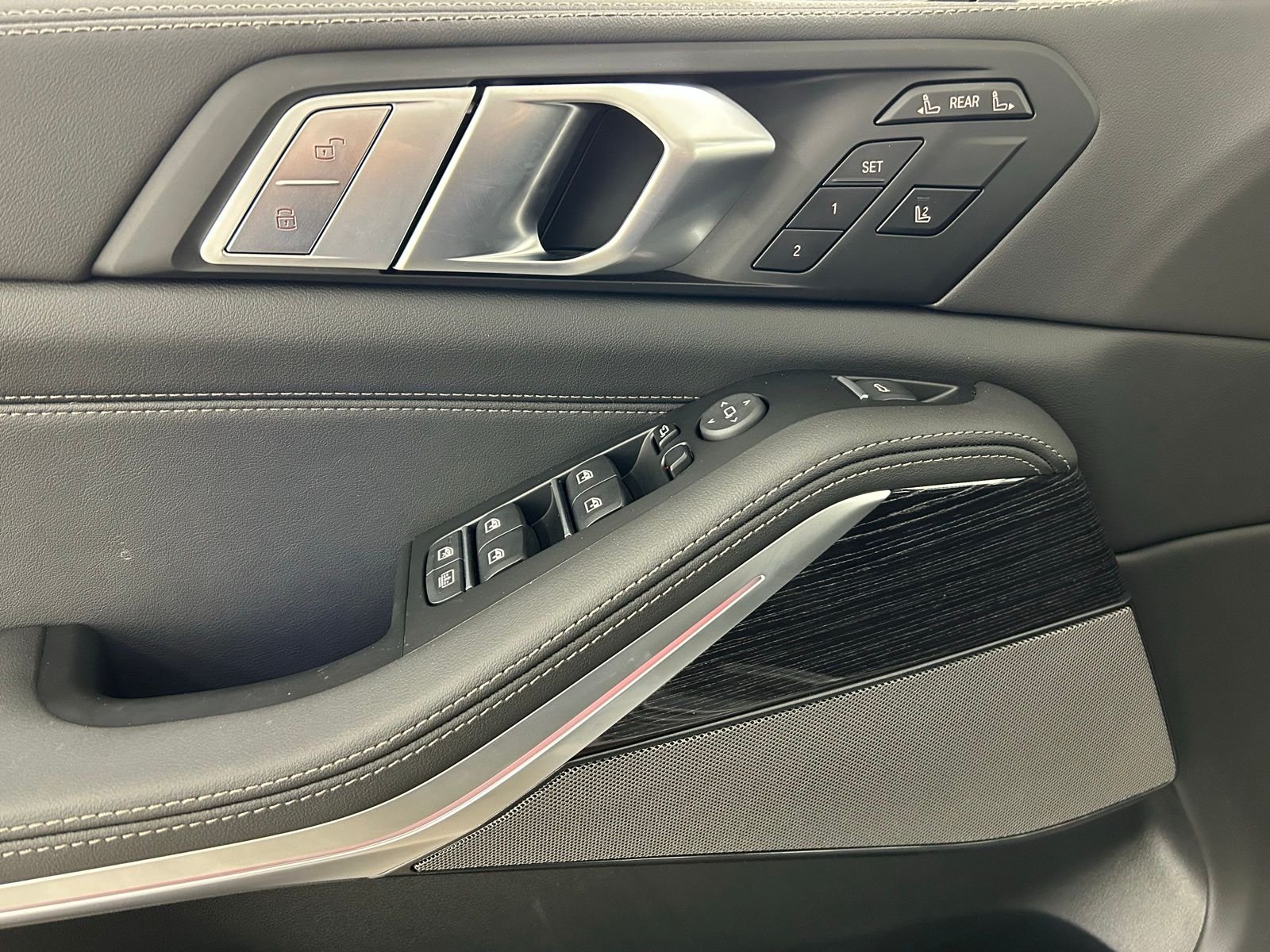 New 2026 Skyscraper Grey Metallic BMW xDrive40i image 39