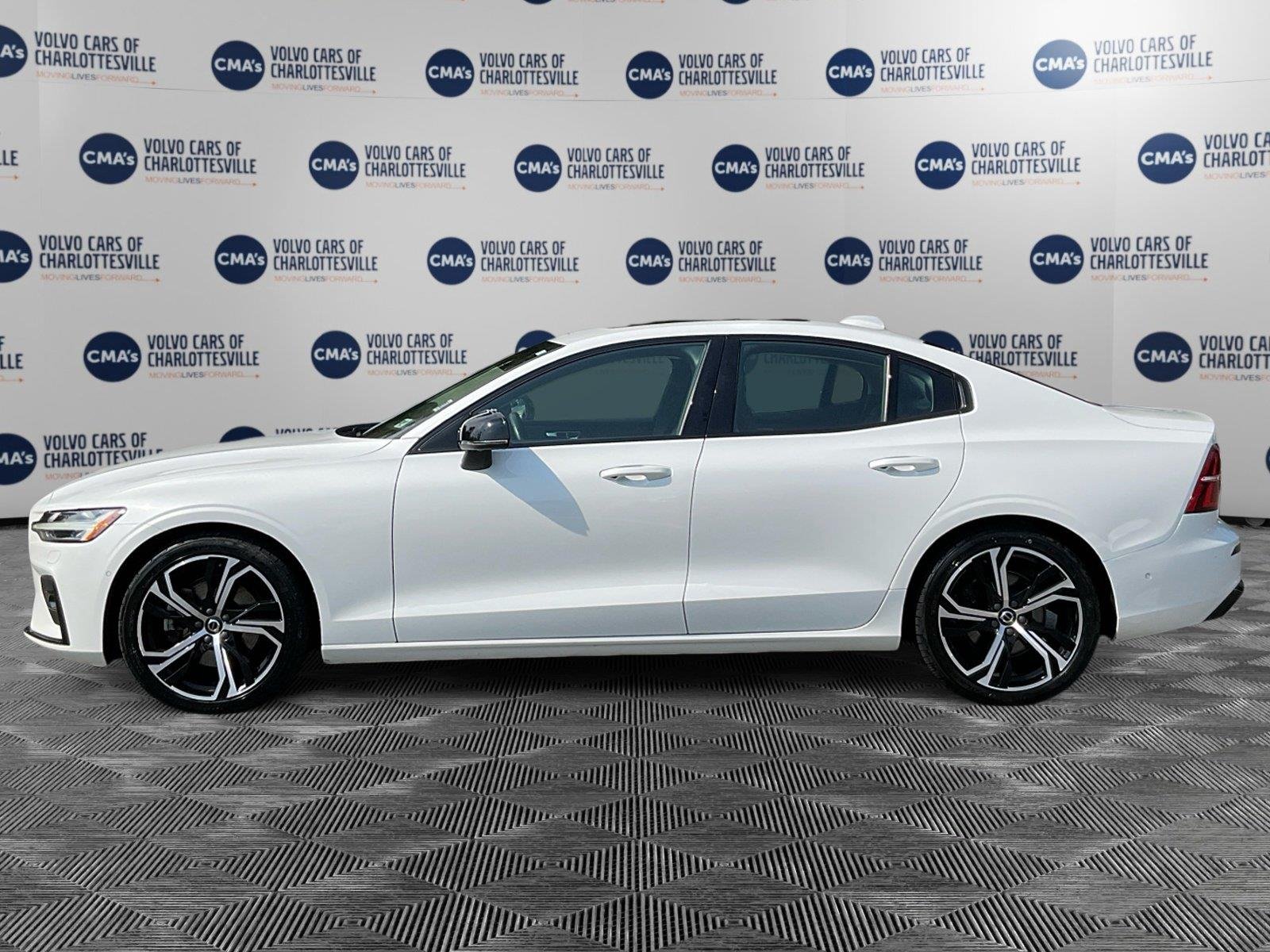 Used 2023 Crystal White Metallic Volvo Plus Dark Theme image 2