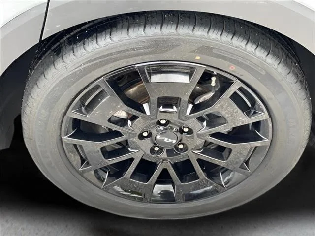 Used 2022 Wolf Gray Kia SX image 29