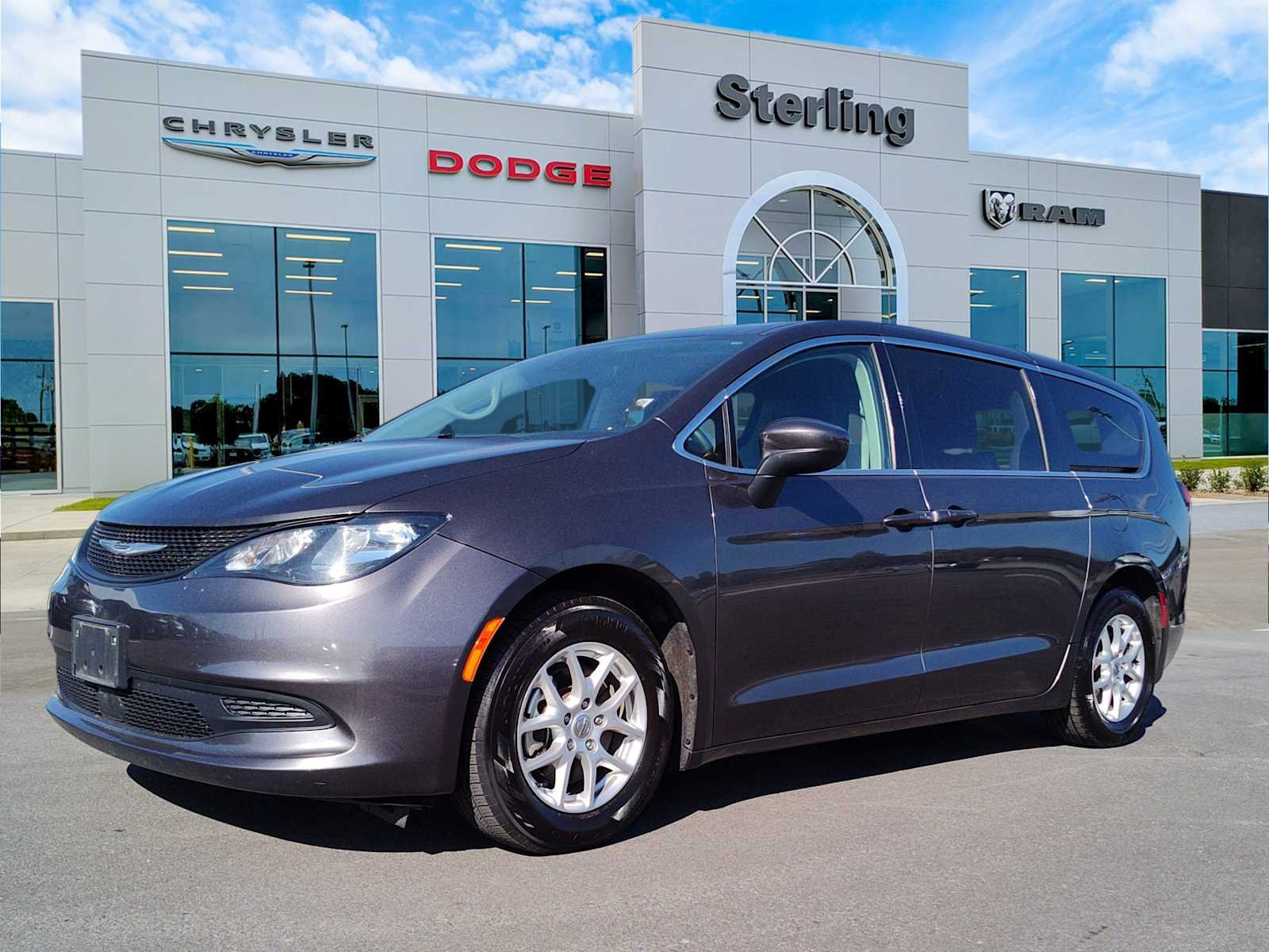 2023 Chrysler Voyager LX