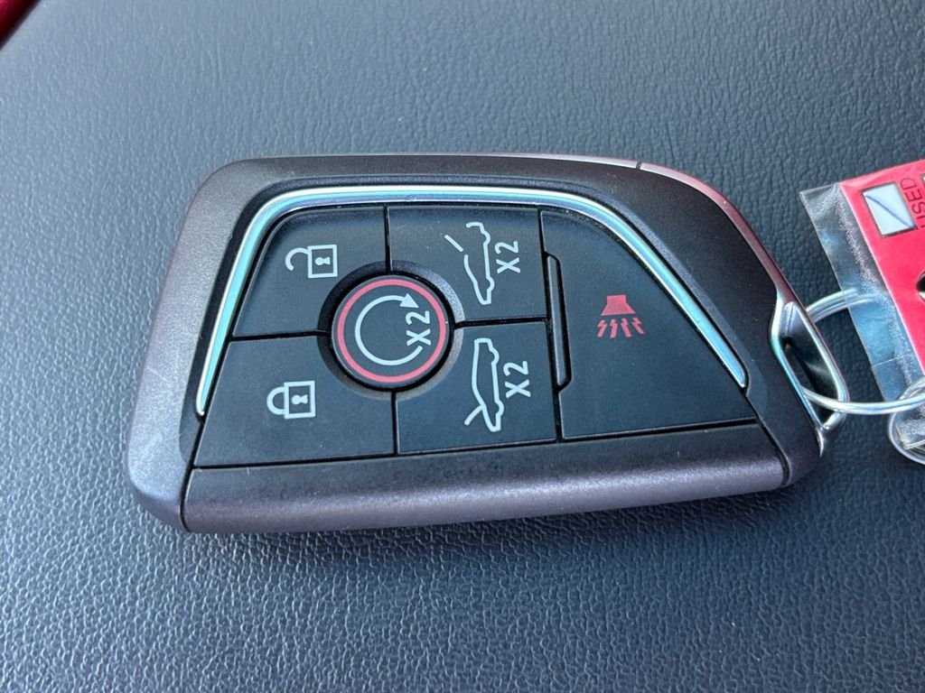 Used 2023 White Chevrolet Stingray image 35