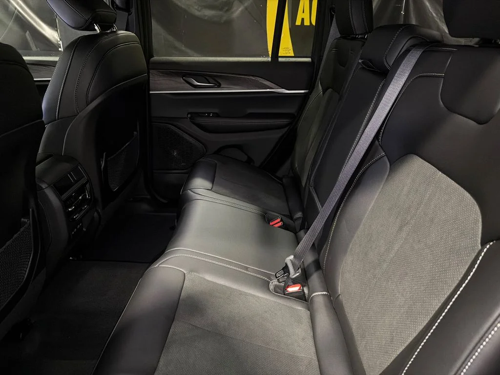 New 2026 Baltic Gray Metallic Clear-Coat Exterior Paint Jeep Laredo Altitude image 14
