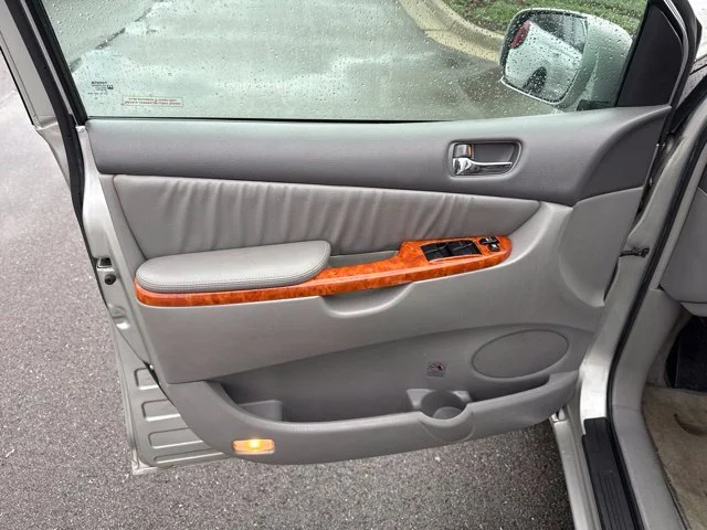 Used 2008 Silver Shadow Pearl Toyota XLE image 8