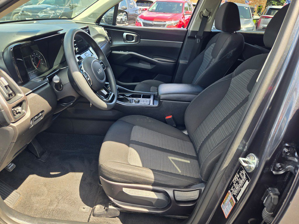 2022 Kia Sorento LX - Photo 19