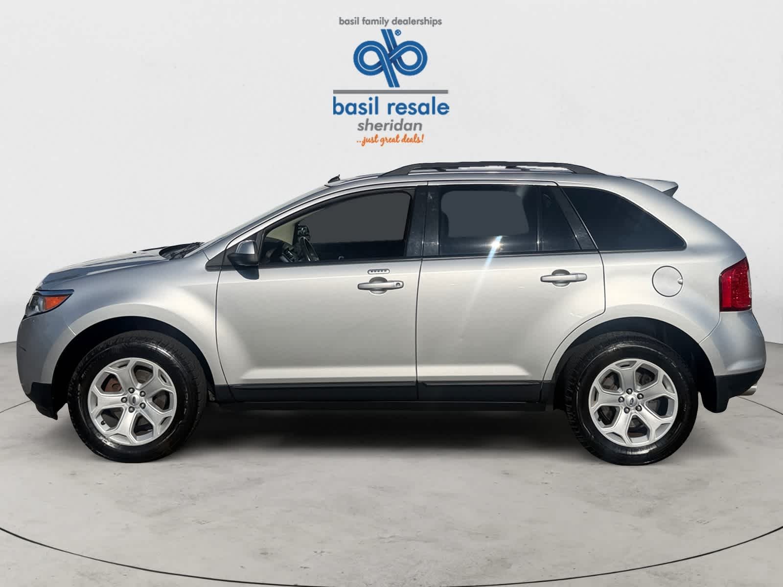 Used 2014 Ingot Silver Metallic Ford SEL image 3