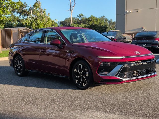 Used 2024 Red Hyundai SEL image 3