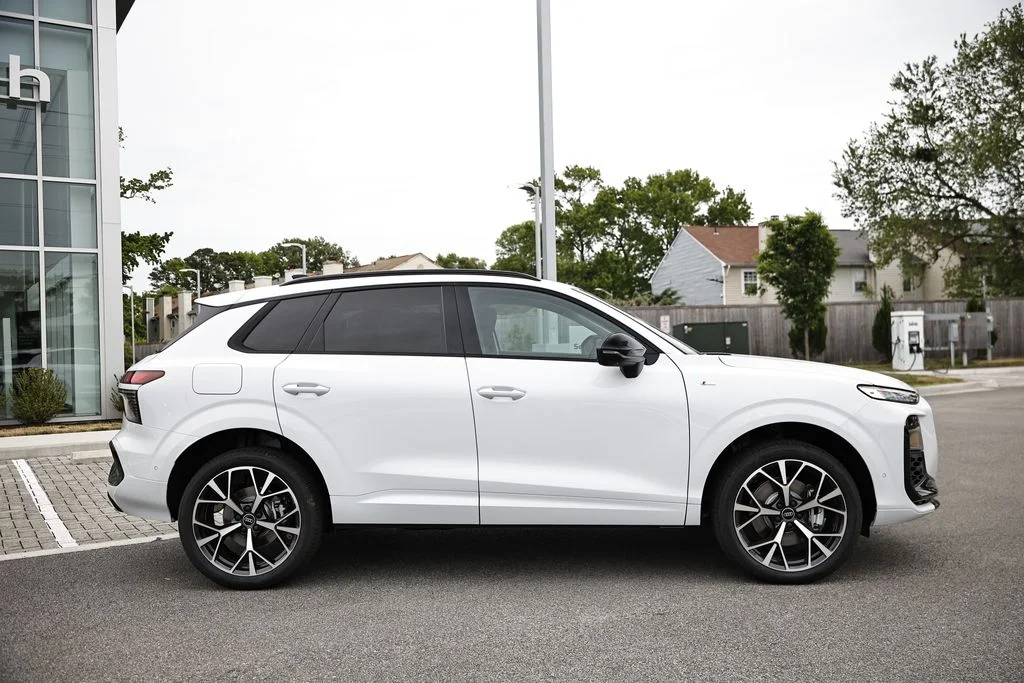 New 2026 Glacier White Metallic Audi S line image 4