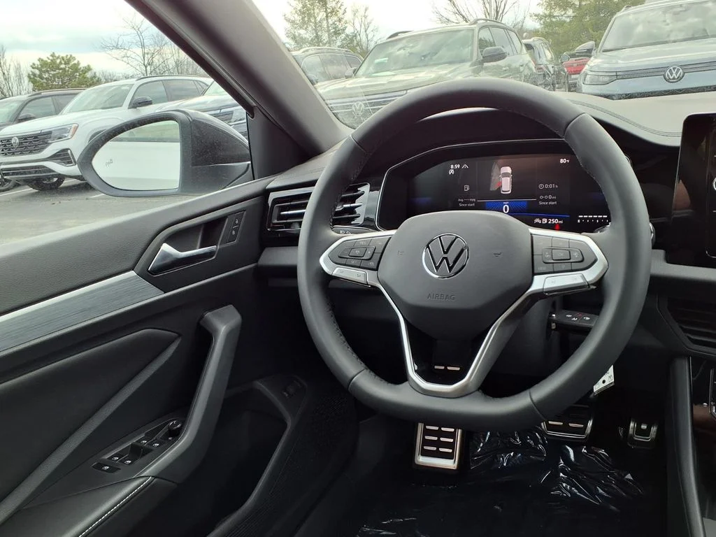 New 2026 Pure White Volkswagen 1.5T Sport image 18