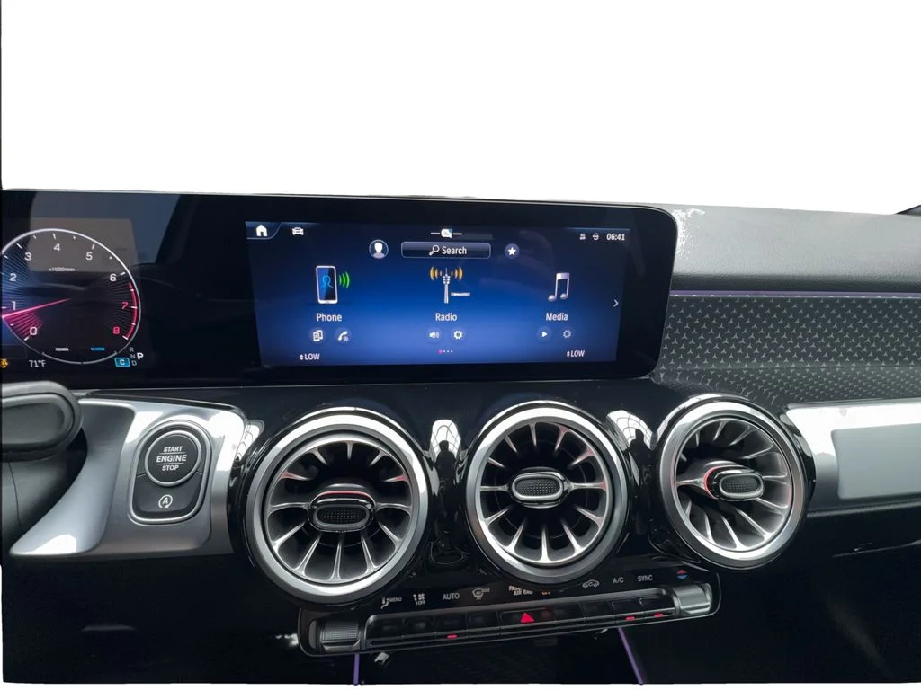 Used 2025 White Mercedes-Benz GLB 250 image 41