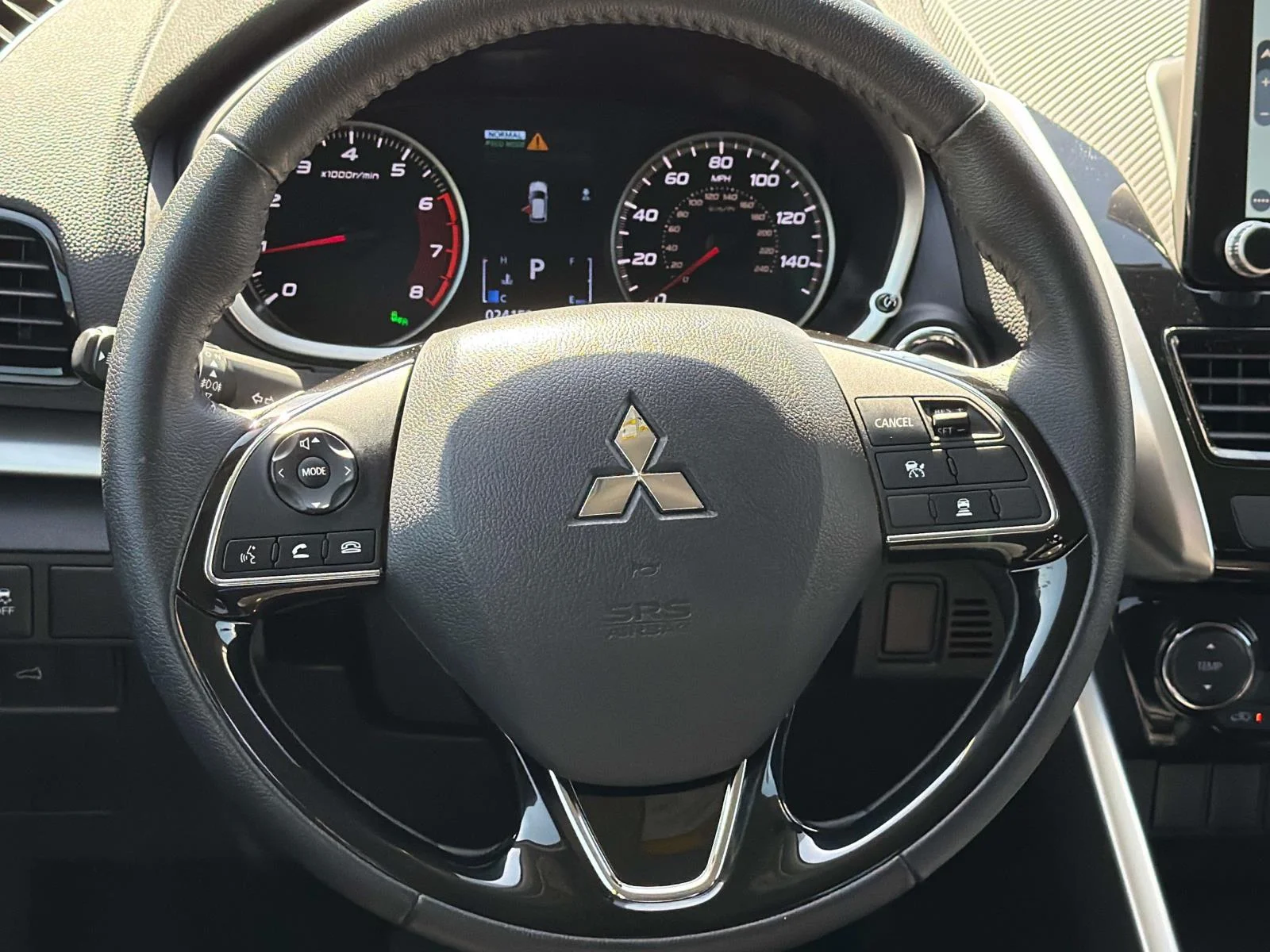 Used 2025 White Diamond Mitsubishi SE image 21