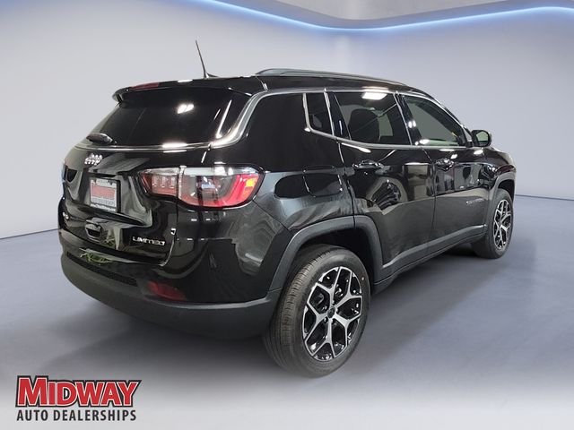 New 2026 Diamond Black Crystal Pearl-Coat Exterior Paint Jeep Limited image 5
