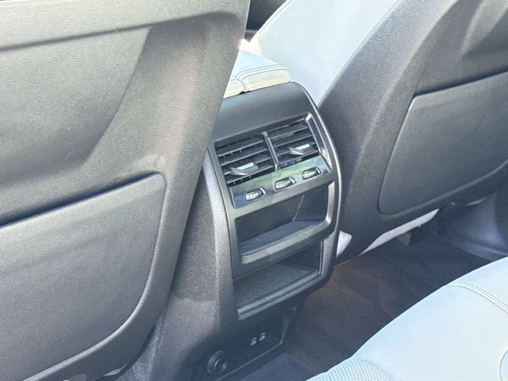 Used 2024 Blue BMW xDrive40i image 17
