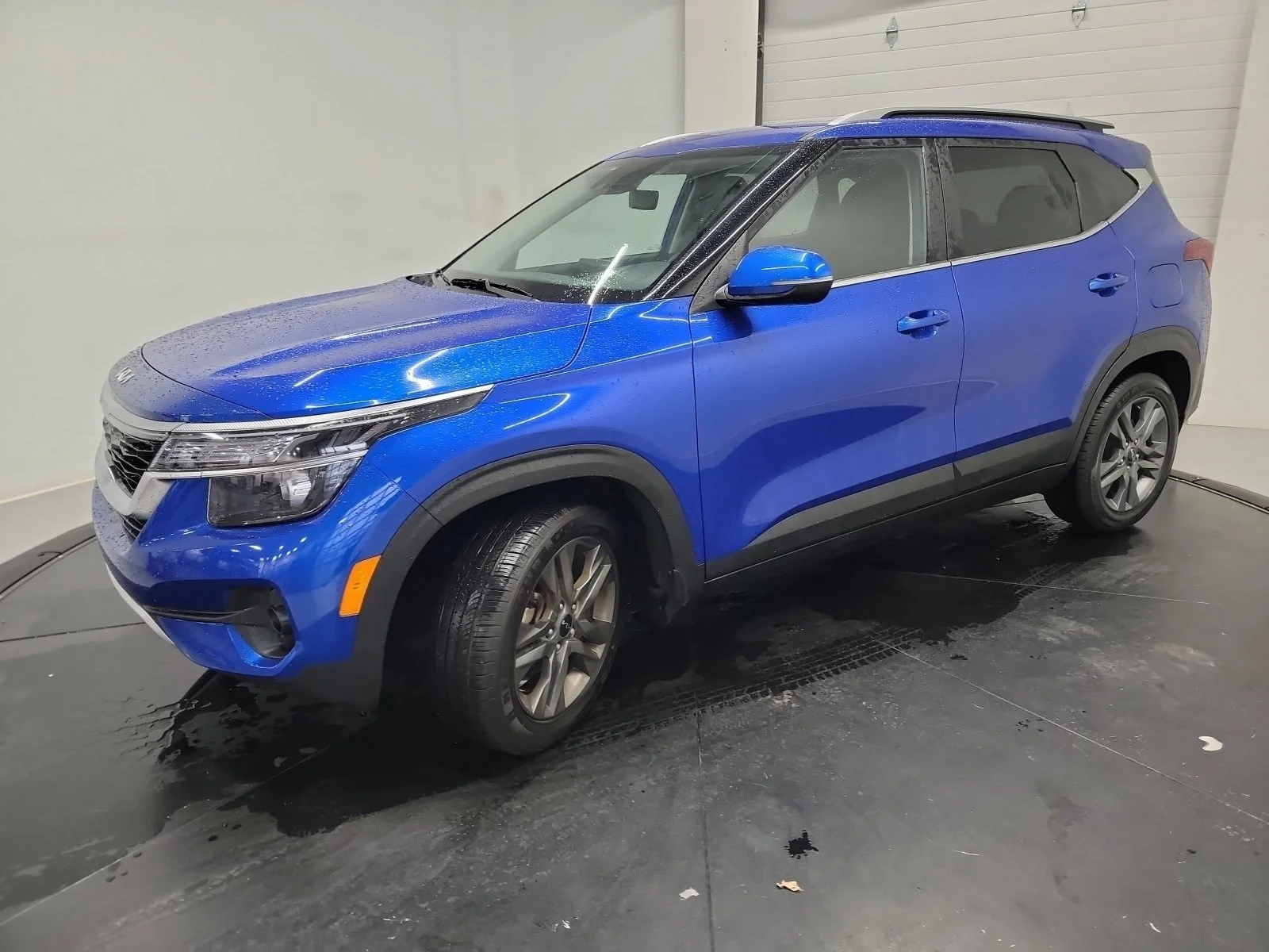 Used 2023 Neptune Blue Kia S image 3