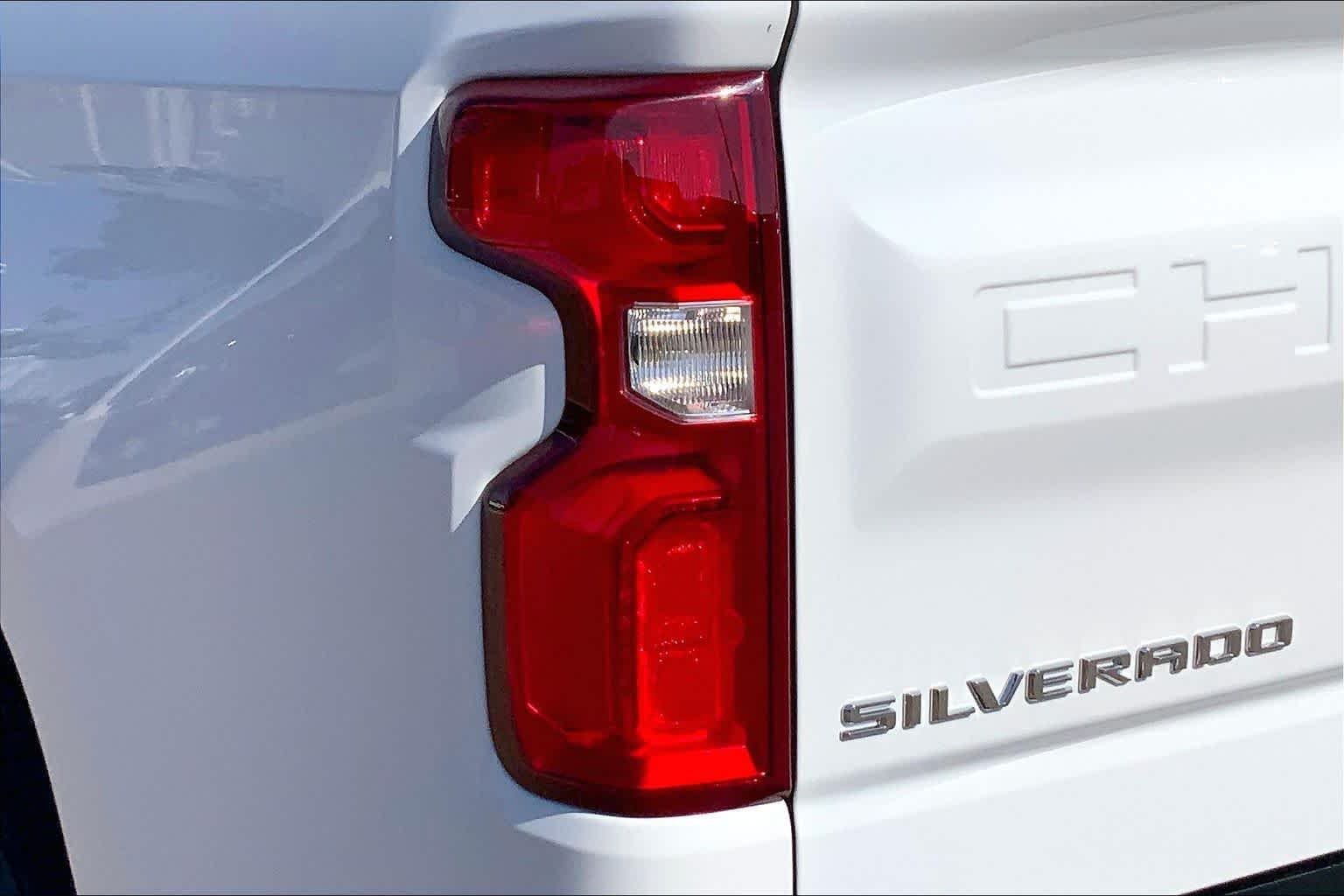 Used 2019 Summit White Chevrolet RST image 29
