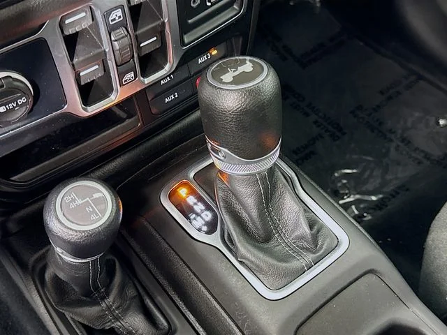Used 2024  Jeep Sport S image 16