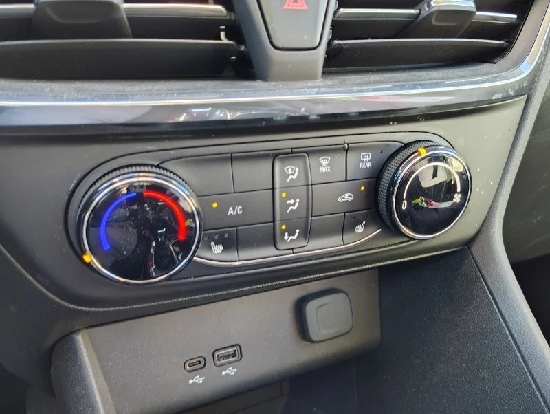 Used 2024 Red Buick Preferred image 16