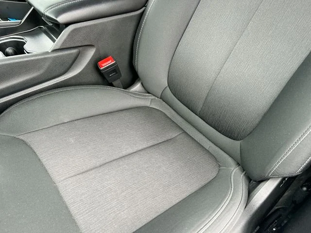 Used 2025 White/off-white Jeep Laredo X image 15