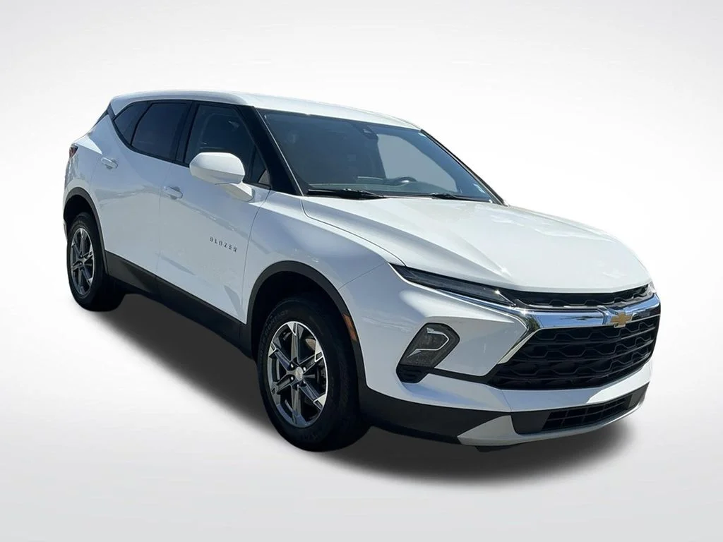 Used 2024 White Chevrolet LT image 12