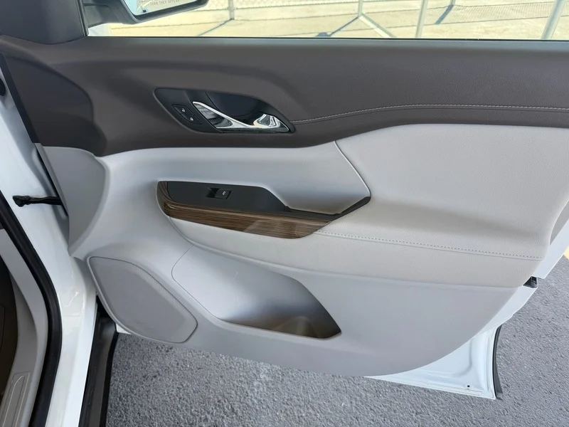 Used 2022 Summit White GMC SLE image 23