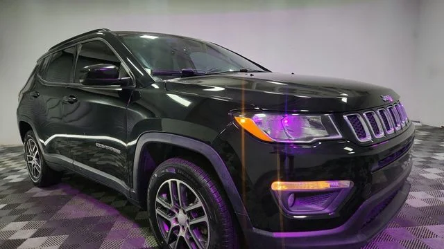 Used 2018 Black Jeep Latitude image 10