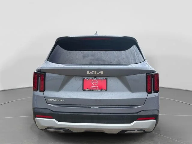 Used 2024 Silver Kia LX image 5