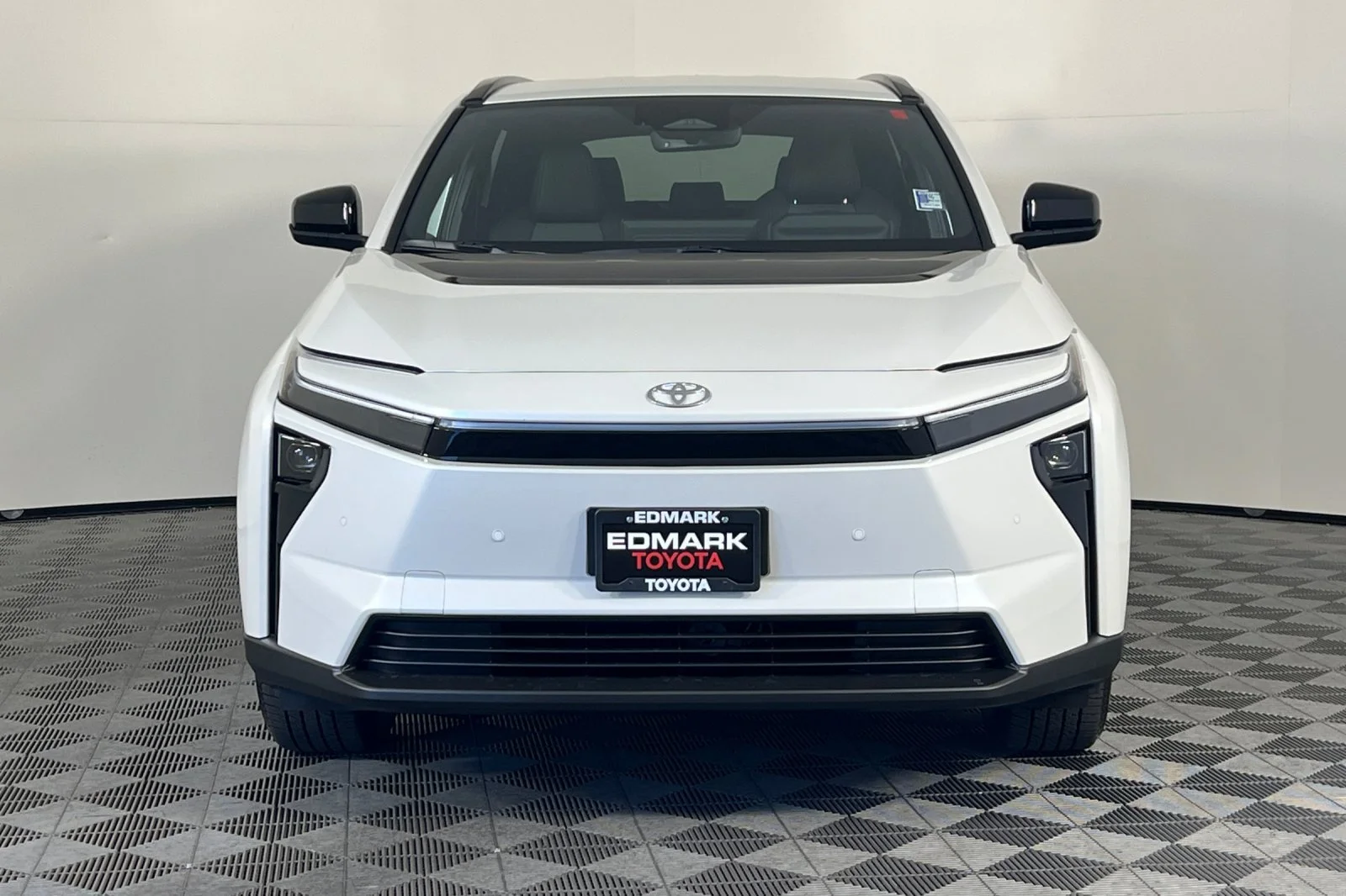 New 2027 Wind Chill Pearl <sup>1</sup> Toyota  XLE image 5