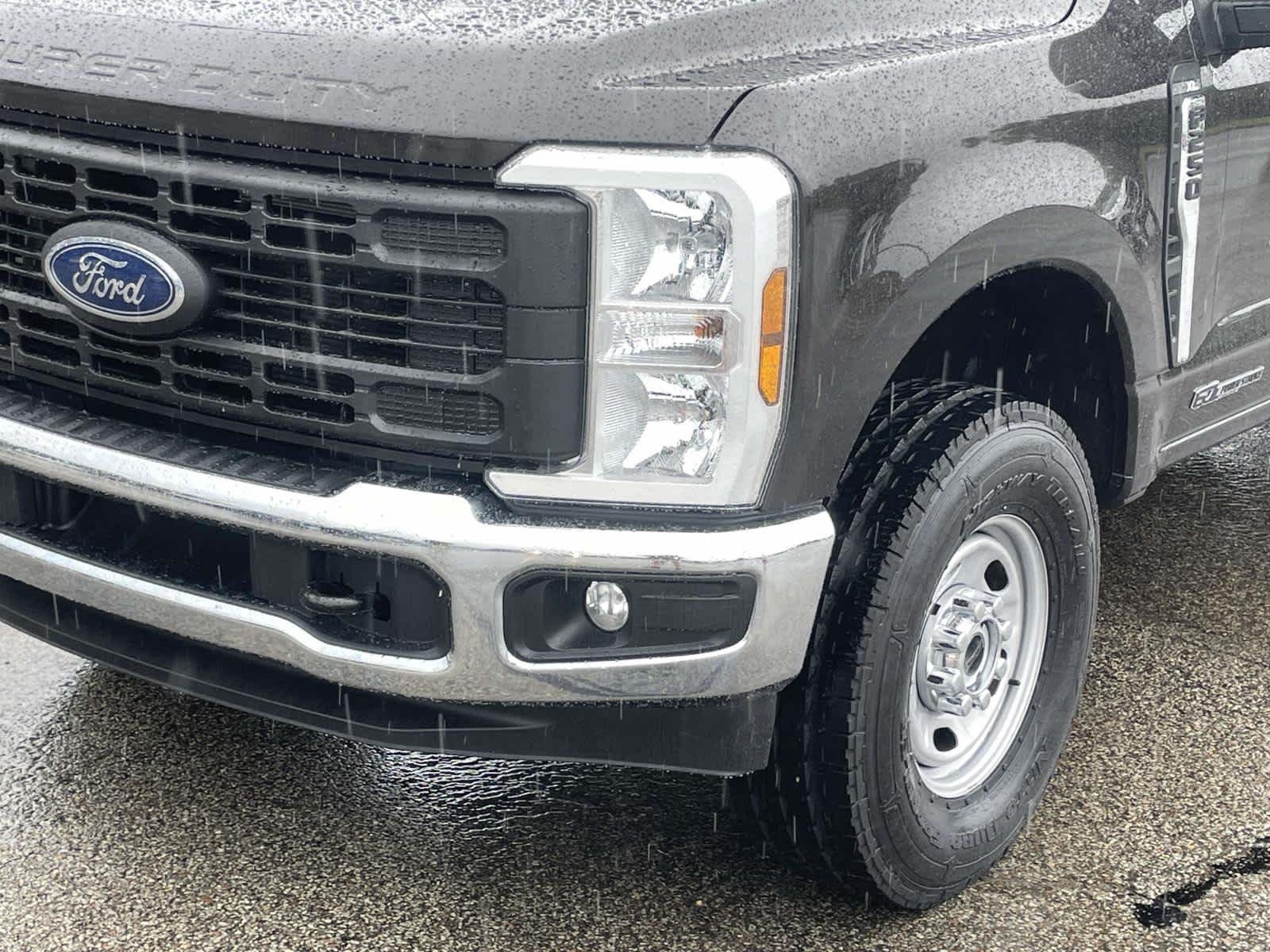 Used 2024 Darkened Bronze Ford XL image 18
