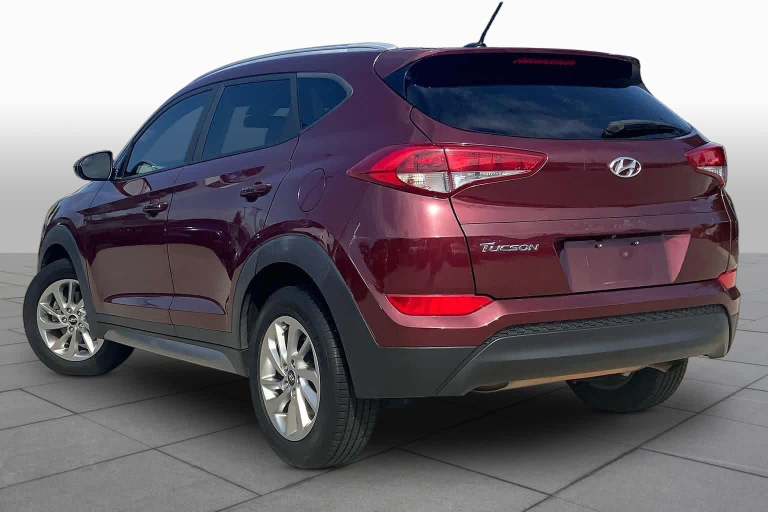 Used 2017 Ruby Wine Hyundai SE image 12