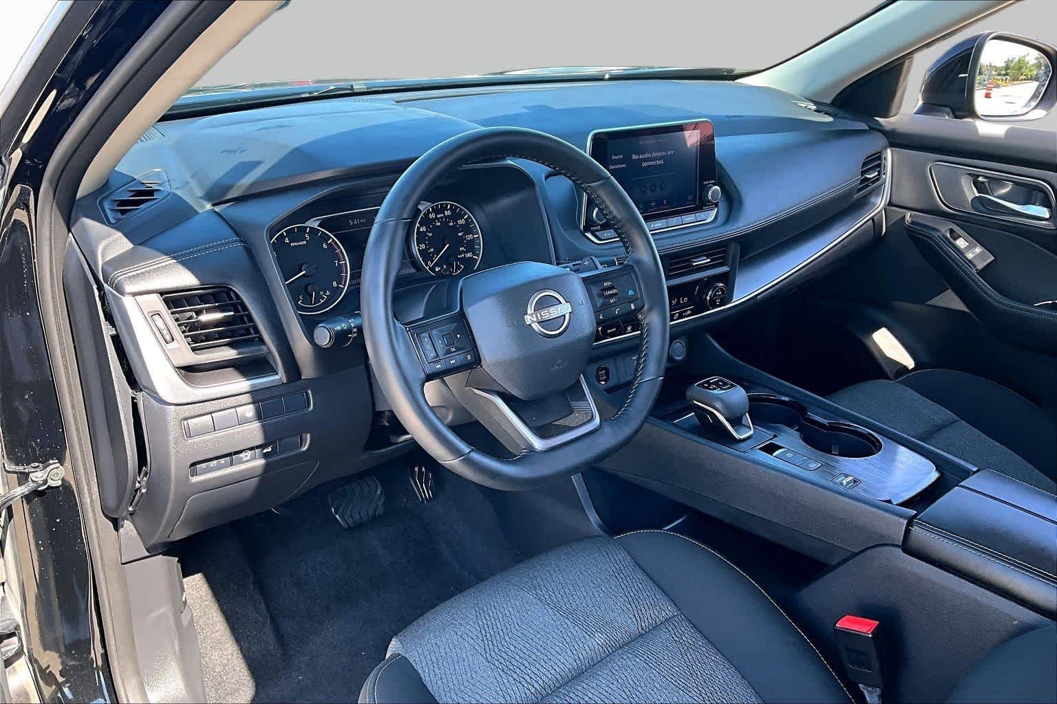 Used 2025 Super Black Nissan SV image 18