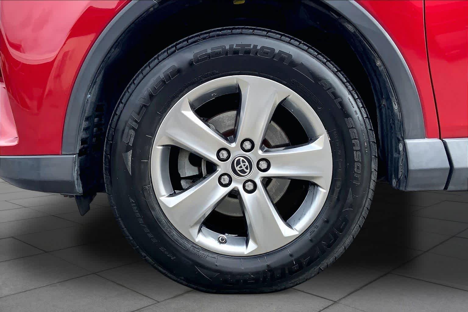 Used 2016 Barcelona Red Metallic Toyota XLE image 11