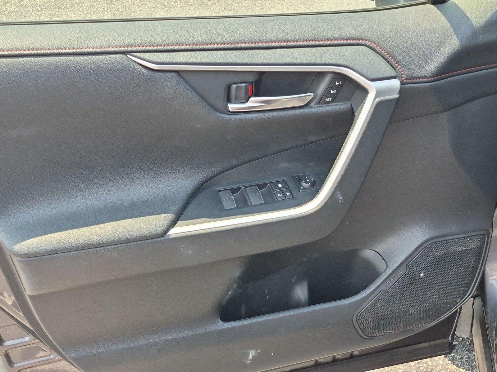 Used 2022  Toyota XSE image 15