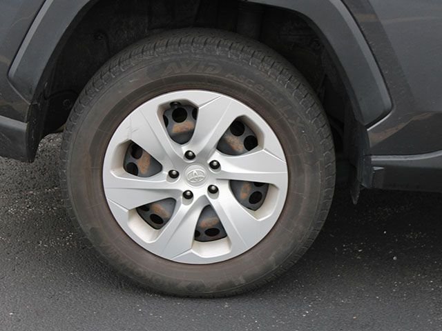 Used 2019 Magnetic Gray Metallic Toyota LE image 8