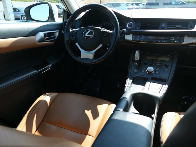 Used 2015  Lexus Hybrid image 26