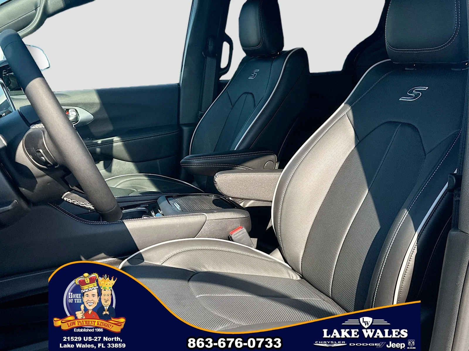 New 2026 Diamond Black Crystal Pearl-Coat Exterior Paint Chrysler Limited image 20