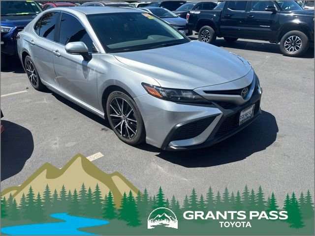 2022 Toyota Camry SE
