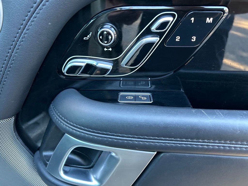 Used 2019 White Land Rover 5.0L V8 Supercharged image 30