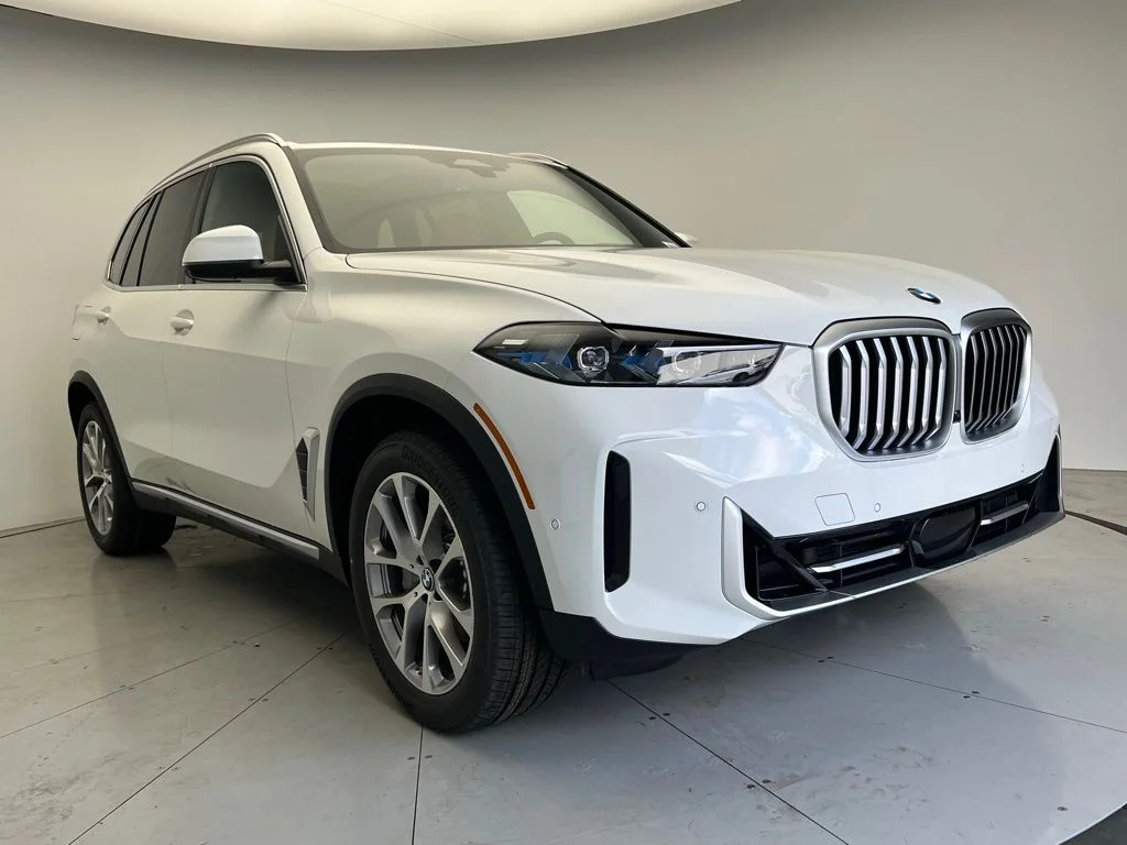 New 2026 Alpine White BMW xDrive40i image 2