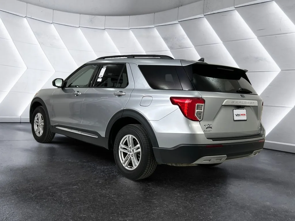 Used 2023 Silver Ford XLT image 6