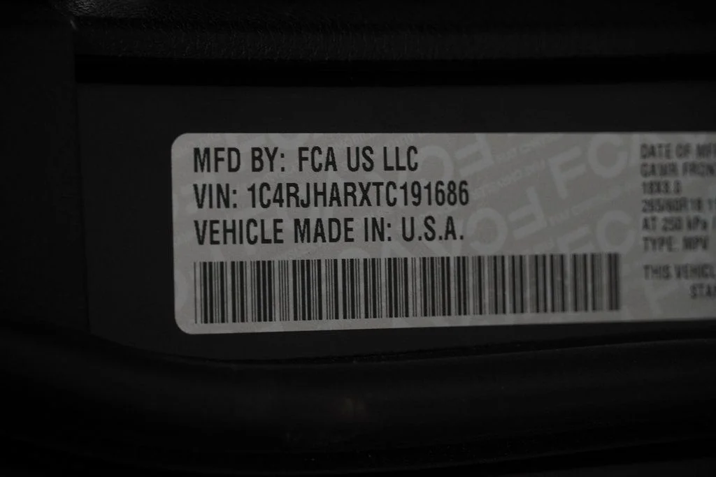 New 2026 Diamond Black Crystal Pearl-Coat Exterior Paint Jeep Altitude image 38