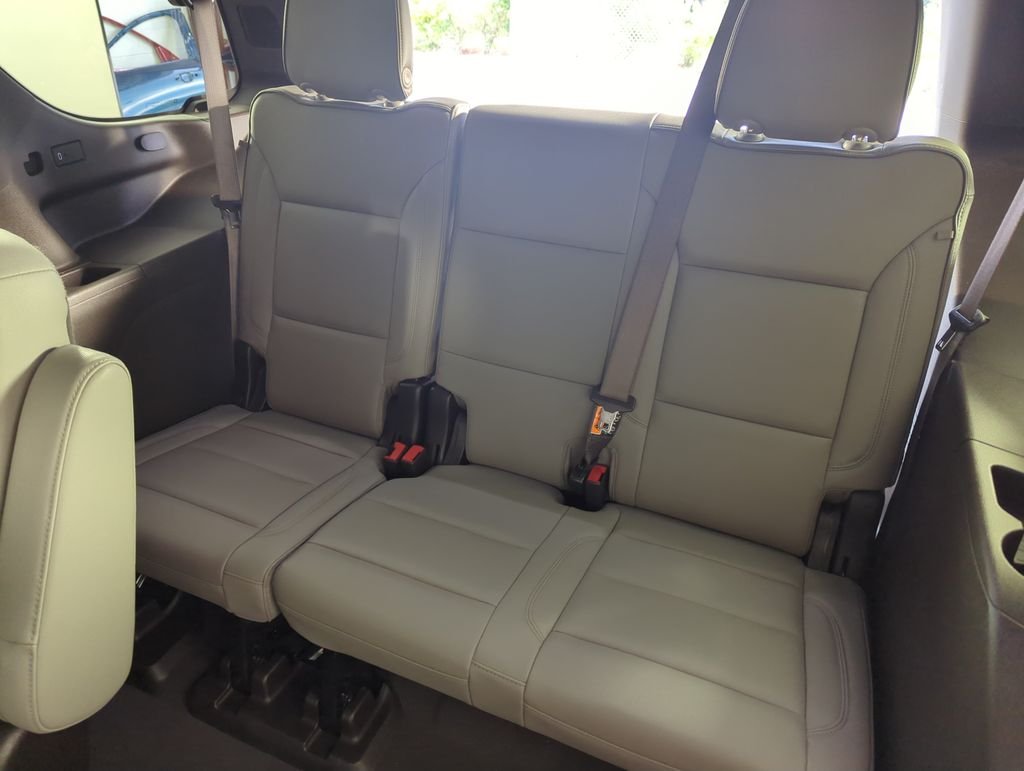 Used 2025 White GMC Elevation image 27