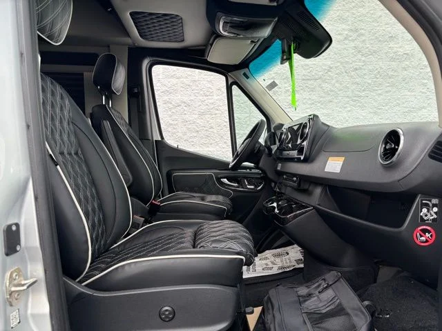New 2026 Iridium Silver Mercedes-Benz Discovery Touring image 21