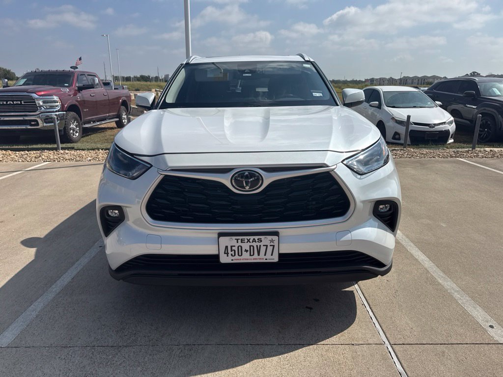 Used 2024 Beige Toyota XLE image 6