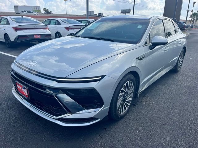 Certified Used 2025 Silver Hyundai SEL image 3
